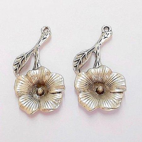 Charm argentato anticato fiore con lungo gambo 37x18 mm, x 1
