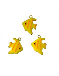 Charm pesciolino in ottone smaltato su entrambi i lati in...