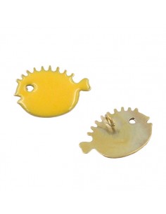 Charm smaltato pesce palla giallo con anellino sul retro...