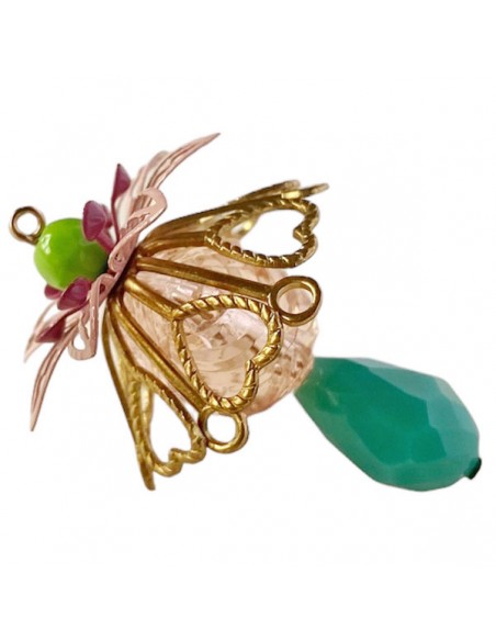 Charm  "Le Bacche" di Koccode realizzato a mano con fiori vintage, perle in lucite rosa chiaro e cristalli 43x26 mm, x 1