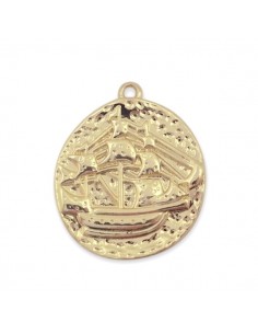 Charm dorato medaglia con bassorilievo un veliero su...