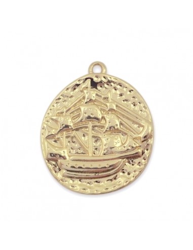 Charm dorato medaglia con bassorilievo un...