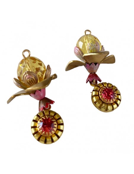 Charm "Le Bacche" di Koccode fatto a mano con fiori vintage smaltati e pendenti swarovski vintage 35x20 mm, x 1