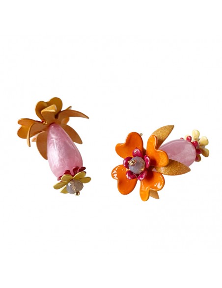 Charm "Le Bacche" di Koccode fatto a mano con perla polaris rosa, fiori smaltati e in metallo vintage 38x28 mm, x 1
