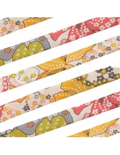 Nastro liberty con sfondo beige e fiori nei toni pastello...
