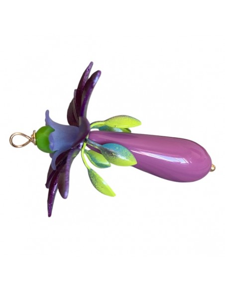 Charm "Le Bacche" di Koccode fatto a mano con perla in resina lilla, fiori vintage smaltati e in lucite 42x31mm, x 1