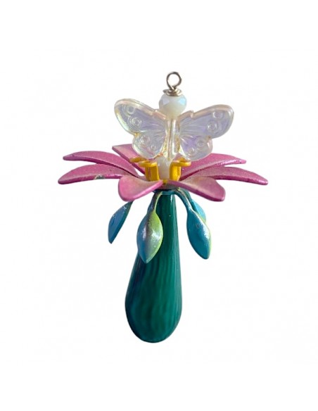 Charm "Le Bacche" di Koccode fatto a mano con perla in resina malachite, fiori vintage  e farfallina,  54x20 mm, x 1