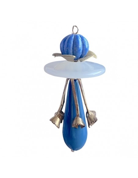 Charm "Le Bacche" di Koccode fatto a mano con perla in resina blu avio, fiori vintage in ottone grezzo 54x20 mm, x 1