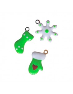 Confezione "Green Snow" composta da 3 charms smaltati da...