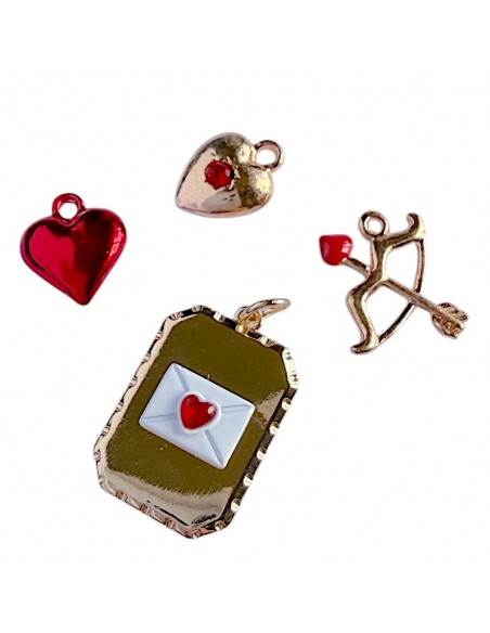 "Love is..." confezione di 4 charms dorati dedicati all'amore