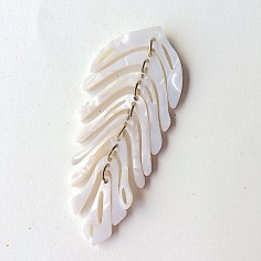 Grande Charm a foglia snodata in acetato bianco 70 mm