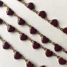 Catena dorata con cuori bombati smaltati bordeaux, 10 cm