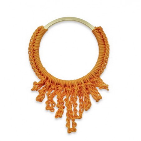 Pendente anello dorato piatto con ricamo in macramè color arancione 60x40mm, x 1