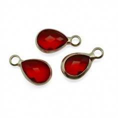 Charm dorato con vetro sfaccettato a goccia rosso 11x6mm,...