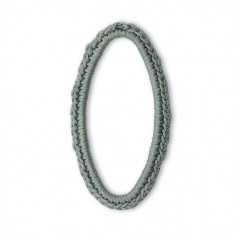Pendente anello dorato piatto ovale con ricamo in macramè...