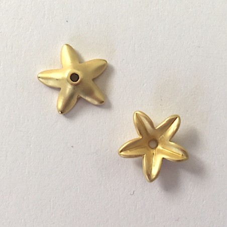 Charm piccolo fiorellino dorato matt, 9 mm,  x 1