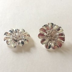 Charm fiorellino argentato in 3D 14 mm, x 1