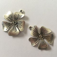 Charm argentato matt fiore 20mm, x 1