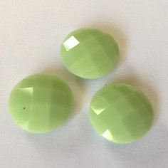Cabochon in cristallo ceco sfaccettato color verde mela...