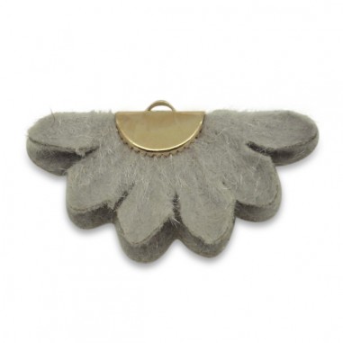 Pendente ventaglio fiore in lana grigio perla...