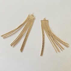 Elegante charm dorato che ricorda una nappina  47x10 mm, x 1
