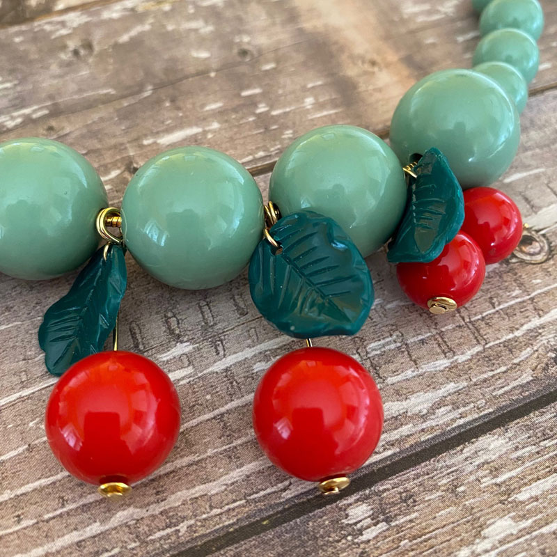 Collana con ciliegie - dettaglio