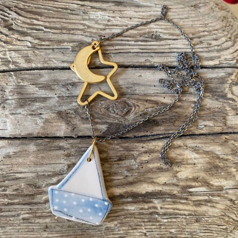 Lunga catenina con Barchetta in ceramica "Pescatore di Sogni"