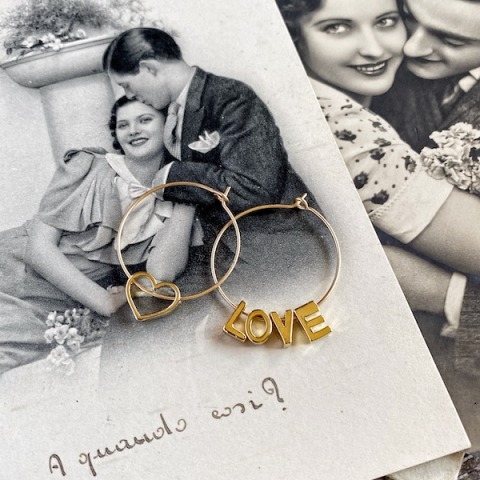Orecchini a cerchio dorati "Amore a prima vista"