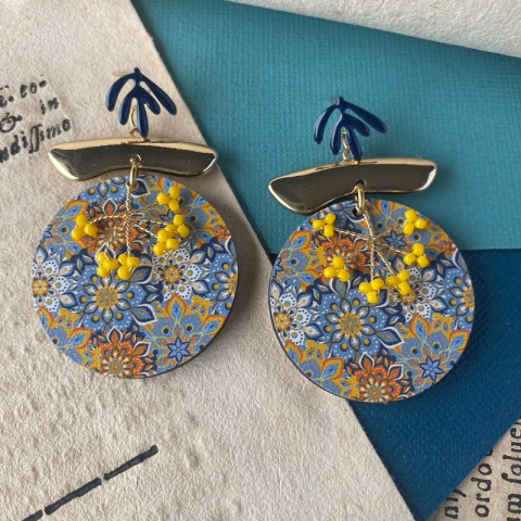 Orecchini con pendenti in legno "Blue Arabesque"