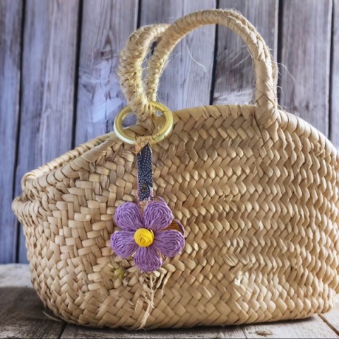 Porta cappello con fiori in rafia "A spasso con Daisy"
